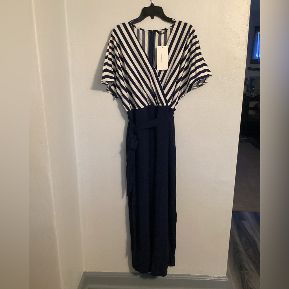 Bloomchic NWT Woman’s Jumpsuit in Navy Blue & White. Size 14-16.